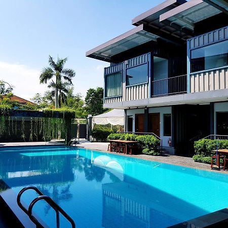 Kluang Container Swimming Pool Hotel Екстериор снимка