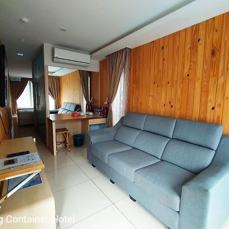 Kluang Container Swimming Pool Hotel Екстериор снимка