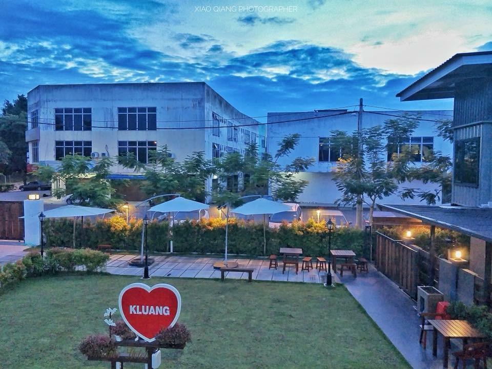 Kluang Container Swimming Pool Hotel Екстериор снимка