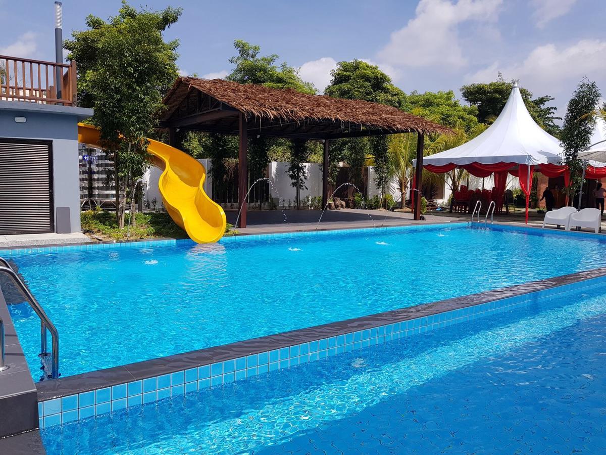 Kluang Container Swimming Pool Hotel Екстериор снимка