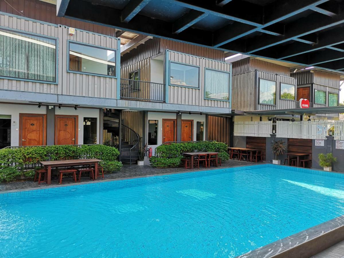 Kluang Container Swimming Pool Hotel Екстериор снимка