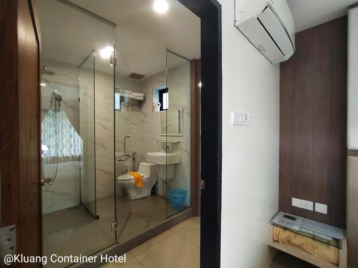 Kluang Container Swimming Pool Hotel Екстериор снимка