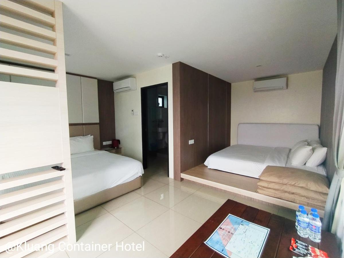 Kluang Container Swimming Pool Hotel Екстериор снимка